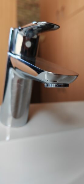 NOV Lavabo i slavina, uvoz Austrija.