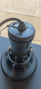Velika lampa sa metalnim Kućištem