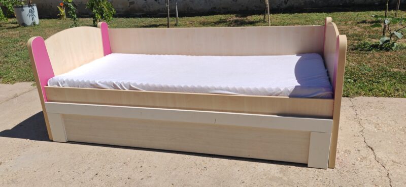 Krevet, sa fiokom. 200cm x 90cm